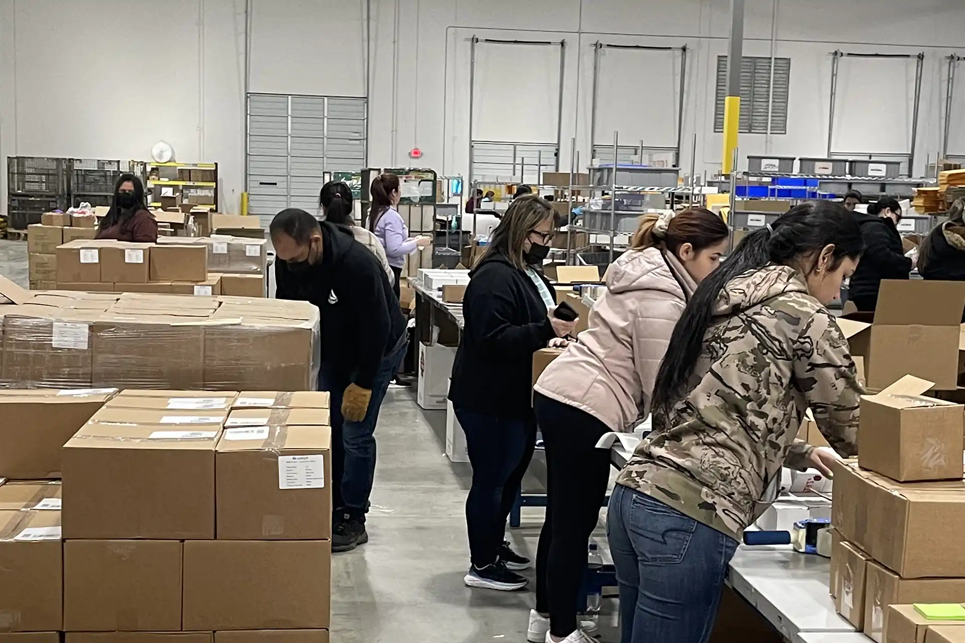 ecommerce fulfillment warehouse workers